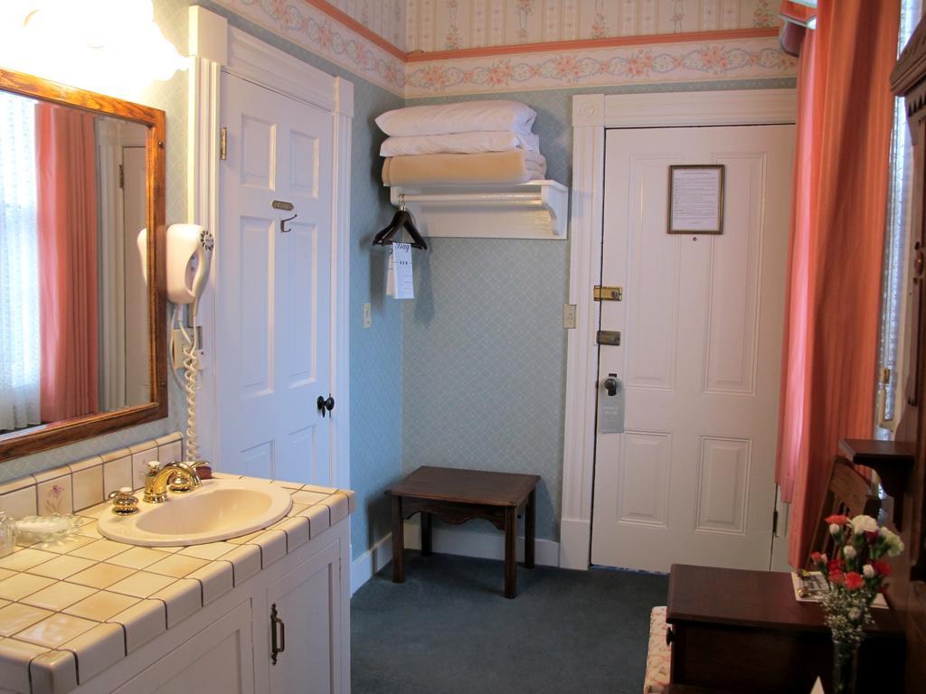Jacksonville Inn Room photo